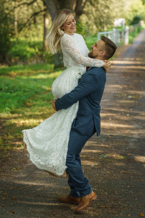 Notley Abbey Wedding Photography - Bride and Groom Notley Abbey Buckinghamshire - Matthew Ellacott Photography