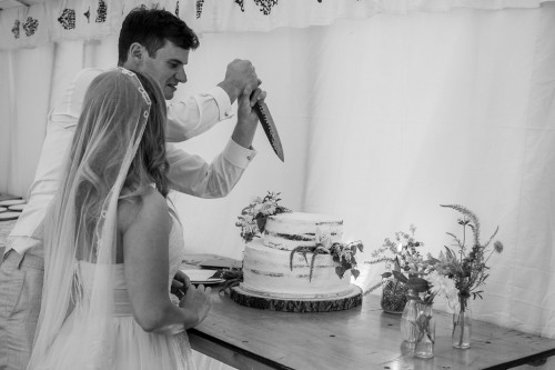 cutting the wedding cake documentary photo